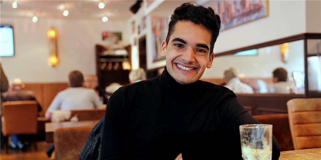Auf Stippvisite in der Heimatstadt Haltern: Soufjan Ibrahim im Café Extrablatt.