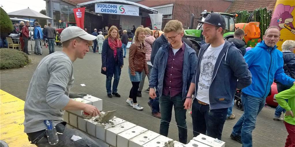 Gewerbeschau wird noch einmal verschoben – aus terminlichen Gründen Zuletzt lud der Arbeitskreis Gewerbeschau 2016 in den Ortsteil Südlohn. Bis zur Folgeauflage nun in Oeding dauert es nun noch bis in den April 2023.