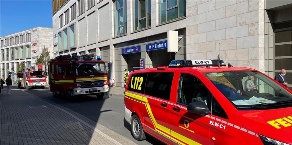 Re-Live-Video: Feuerwehr in Dortmunds Thier-Galerie - Was war da los? Re-Live-Video: Feuerwehr in Dortmunds Thier-Galerie - Was war da los?