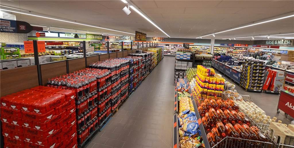 Exklusiv-Video: Vergrößerter Aldi-Markt öffnet am Donnerstag wieder Der vergrößerte Aldi-Markt verfügt nun über 270 Quadratmeter mehr Verkaufsfläche. Die Gänge sind breiter. Zwei weitere Regalgänge haben Platz.