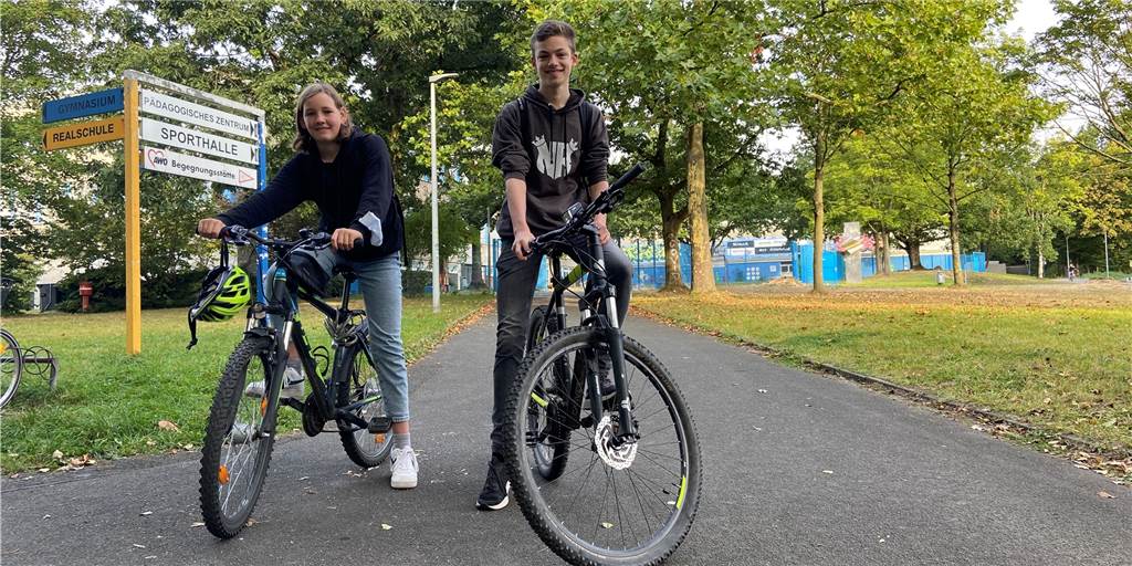 Mit dem Fahrrad zur Schule? Zwei Dortmunder Schüler fordern bessere Bedingungen Frieda (12) und Felix (15) fahren jeden Morgen mit dem Fahrrad zum Bert-Brecht-Gymnasium und zum Reinoldus-und-Schiller-Gymnasium im Dortmunder Westen.