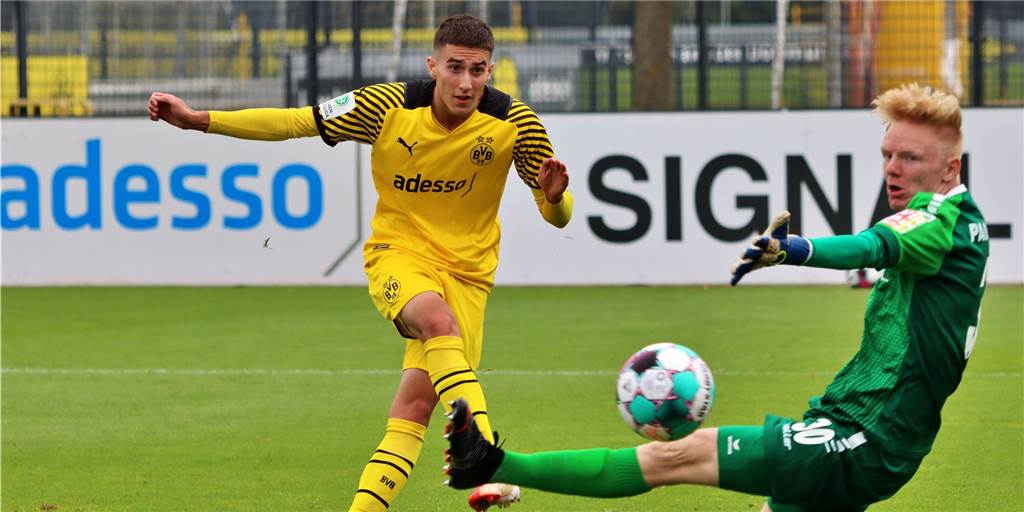 Kopf und Körper: Wie Göktan Gürpüz den BVB-Spagat zwischen U19 und Profis meistert Kopf und Körper: Wie Göktan Gürpüz den BVB-Spagat zwischen U19 und Profis meistert