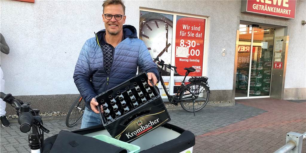 Großeinkauf mit dem Lastenrad: „Verkaufst du Eis und Cocktails?“ Großeinkauf mit dem Fahrrad und nicht mit dem Auto. Das hat etwas Entspanntes, weil man über den Sesekeweg eine gute Anbindung zum Gewerbegebiet an der Lünener Straße hat.
