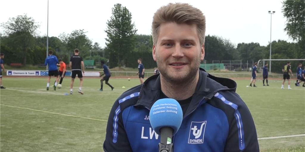 HZ-Fragenballern: Lukas Plogmaker oder Janik Bilzer - wer wird häufiger getunnelt? In Folge neun des HZ-Fragenballern stellen sich Janik Bilzer (hier im Bild) und Lukas Plogmaker vom TuS Sythen unseren Fragen.