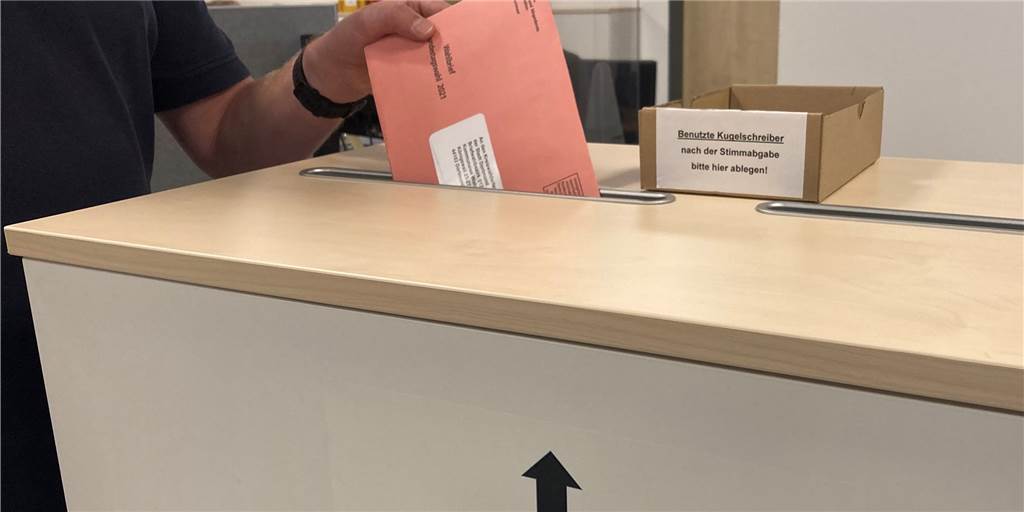 Neuer Wahl-Rekord in Dortmund aufgestellt – schon jetzt offiziell Auch im städtischen Wahlbüro am Königswall war der Andrang in den vergangenen Tagen bereits groß.