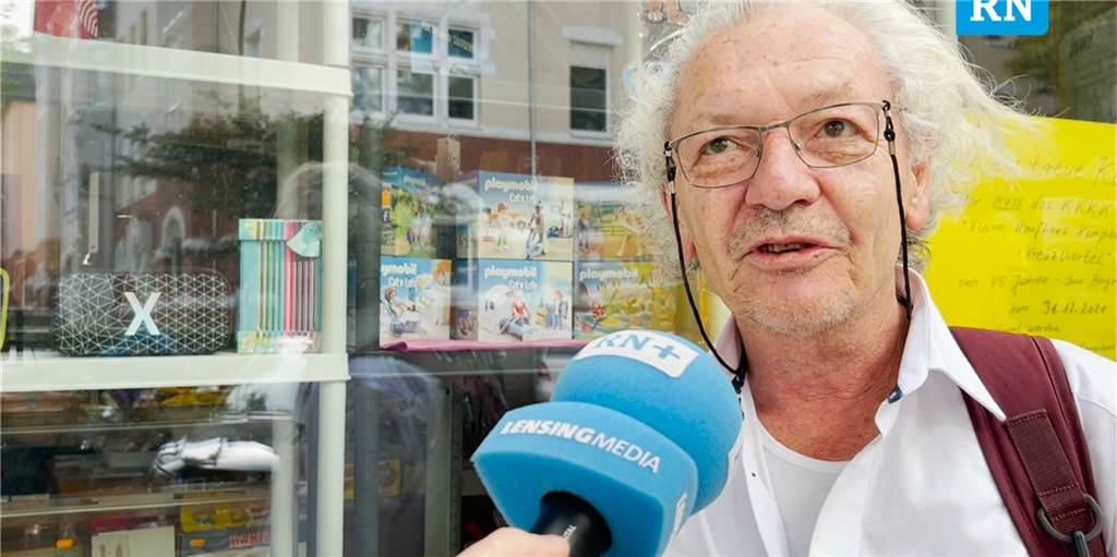 „Mit Frau Kemper geht ein Stück Seele des Kreuzviertels verloren“ „Zigaretten kauft man nicht im Rewe, Zigaretten kauft man bei Frau Kemper", sagt Hermann Niemann. Er ist langjähriger Kunde im Tabak- und Schreibwarengeschäft von Frau Kemper. Ohne Mechthild Kemper werde im Kreuzviertel etwas fehlen, ist er sich sicher.