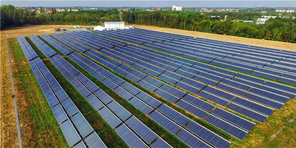 Baustart des neuen Solarparks: CO2-freier Strom für 375 Haushalte Baustart des neuen Solarparks: CO2-freier Strom für 375 Haushalte