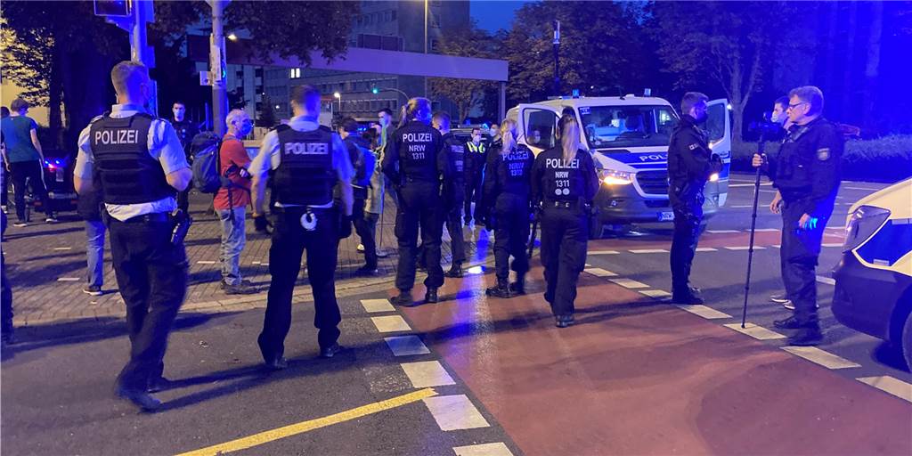 Re-Live: Klima-Streik in Dortmund – Straße nach Blockade am Wall wieder frei Aktivisten der Bewegung "Extinction Rebellion" haben einen Polizei-Einsatz am Wall ausgelöst.