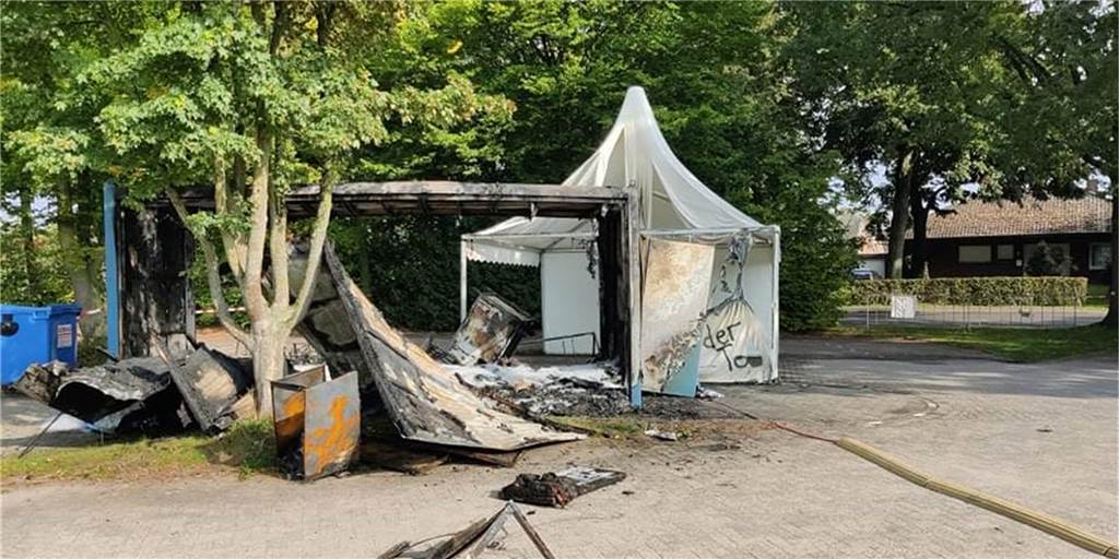 Dritter Brandanschlag auf Corona-Teststation in Ottenstein Die Teststation in Ottenstein war nicht zum ersten Mal Ziel von Vandalen.