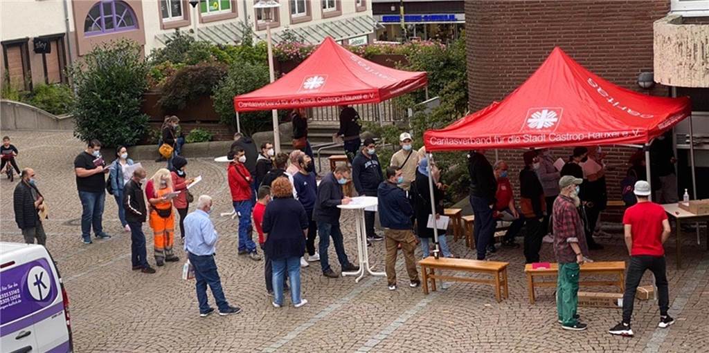 Impfaktion der Caritas: Menschen stehen schon vor Beginn Schlange Sehr erfolgreich war die zweite Impfaktion der Caritas in der Altstadt.