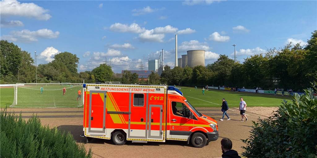 Bilanz nach „kleinem“ Derby: Drei Spieler im Krankenhaus, ein Platzverweis und zwei Elfmeter Gleich drei Spieler wurden im Spiel zwischen Stockum II und Eintracht Werne II mit dem Rettungswagen abtransportiert.