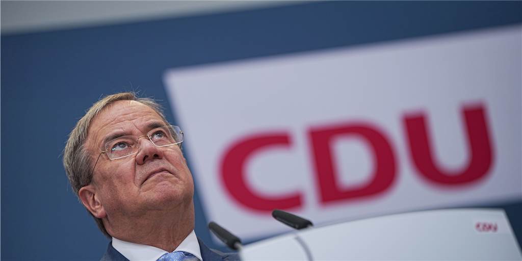 Bundestagswahl: Laschet in der Kritik, Grüne und FDP in Sondierungen - wird Habeck Vizekanzler? CDU-Kanzlerkandidat Armin Laschet gibt eine Pressekonferenz nach den Gremiensitzungen der Partei nach der Bundestagswahl 2021 im Konrad-Adenauer-Haus.