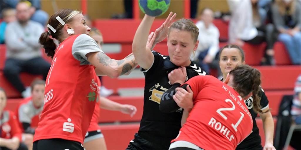 Ein Platzverweis, enge Zweikämpfe und harte Grätschen – Die Bilder vom Wochenende Im Spiel der Oberliga-Damen des VfL Brambauer gegen TuRa Bergkamen ging es ordentlich zur Sache.