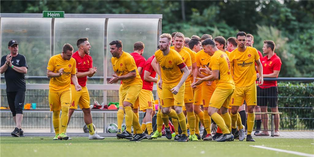 Dortmunder Team startet mit Niederlage, ist jetzt Spitzenreiter und hat den Top-Torjäger Dortmunder Team startet mit Niederlage, ist jetzt Spitzenreiter und hat den Top-Torjäger