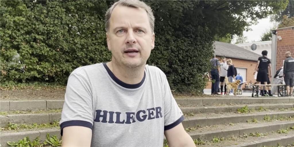 Frank Bidar im Video: „Jede Mannschaft ist dann tot“ – aber nicht der BV Brambauer Frank Bidar machte seiner Elf trotz der 0:3-Niederlage ein Kompliment.