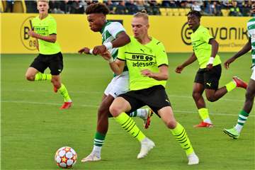 Viele BVB-Bilder: Fink hat den Sieg auf dem Fuß - prominenter Besuch in Brackel