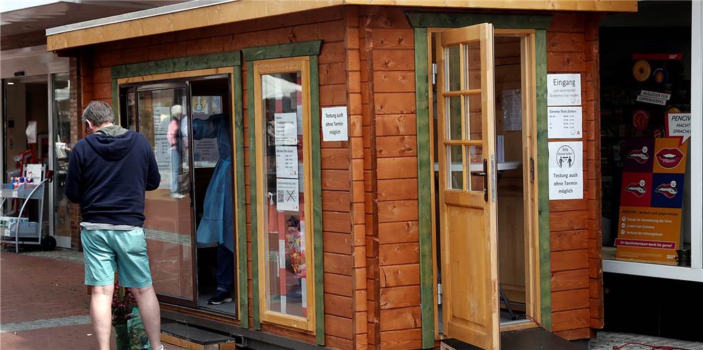 Corona-Tests: Halterner Teststellen warten auf Infos - eine gibt auf Das Testzentrum der Bären-Apotheke auf der Rekumer Straße.