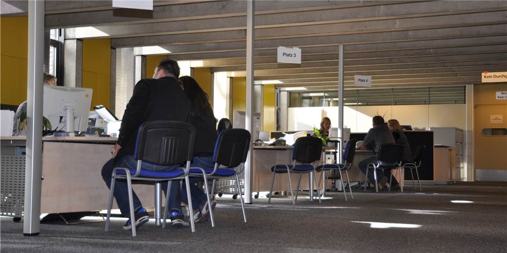 Ratlos: Castroper pocht wochenlang auf Online-Terminvergabe für Bürgerbüro Offenbar kommt es über die Online-Terminplattform im Bürgerbüro immer wieder zu Mehrfach-Buchungen. Ein Grund, warum die Stadtverwaltung zurzeit vor allem telefonisch Termine vereinbart.