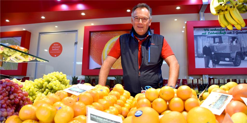Markthändler setzen nicht auf Bioprodukte – für sie aus gutem Grund Markthändler Udo Küsters kann und will seinen Betrieb nicht komplett auf Bio umstellen. Es gebe gute Alternativen, sagt er. Am Ende entscheide sowieso der Verbraucher darüber, was angeboten wird. Und der sei im Moment schlicht nicht bereit, die Preise für Bio zu bezahlen.