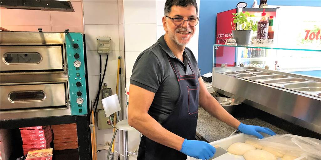 Fuat Gökçe hat die Pizzeria erst vor vier Wochen übernommen. Schon jetzt sind seine Pizzen der Renner.