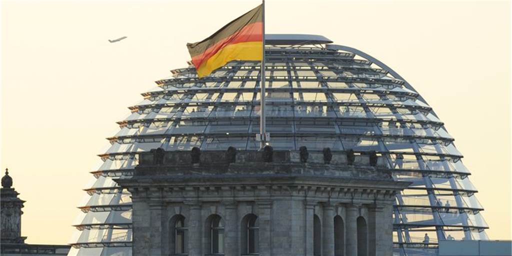 Bürgermeister Kravanja jubelt für Castrop-Rauxel: „Einmalige Situation“ Ab in den Bundestag geht es für zwei Castrop-Rauxeler: Frank Schwabe (SPD) und Michael Breilmann (CDU) haben Mandate gewonnen und vertreten die Europastadt künftig in Berlin.