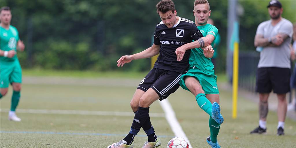 Ein nur halbwegs besonderes Derby: GS Cappenberg gastiert bei Westfalia Wethmar II In der Vorbereitung testete GS Cappenberg mit Tom Zentgraf (l.) gegen Jonas Osterkemper, der für die Bezirksliga-Mannschaft von Westfalia Wethmar aufläuft. In der vergangenen Saison war Osterkemper noch GSC-Spieler.