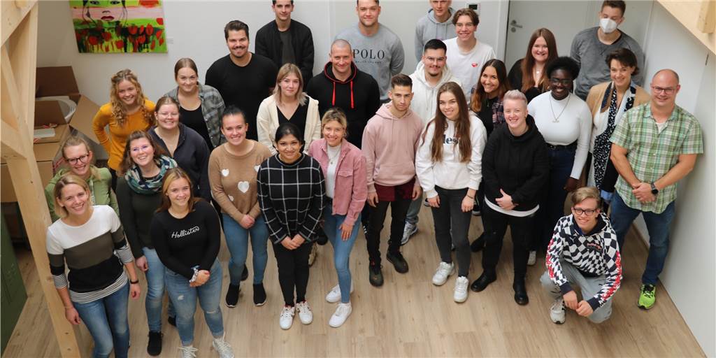 Gelungener Ausbildungsstart in der Physiotherapieschule und -praxis IFGA Dem Team der IFGA steht viel Platz in der neuen „Zentrale" zur Verfügung. Genug Raum, um die 24 neuen Auszubildenden optimal auf die Berufswelt vorzubereiten.