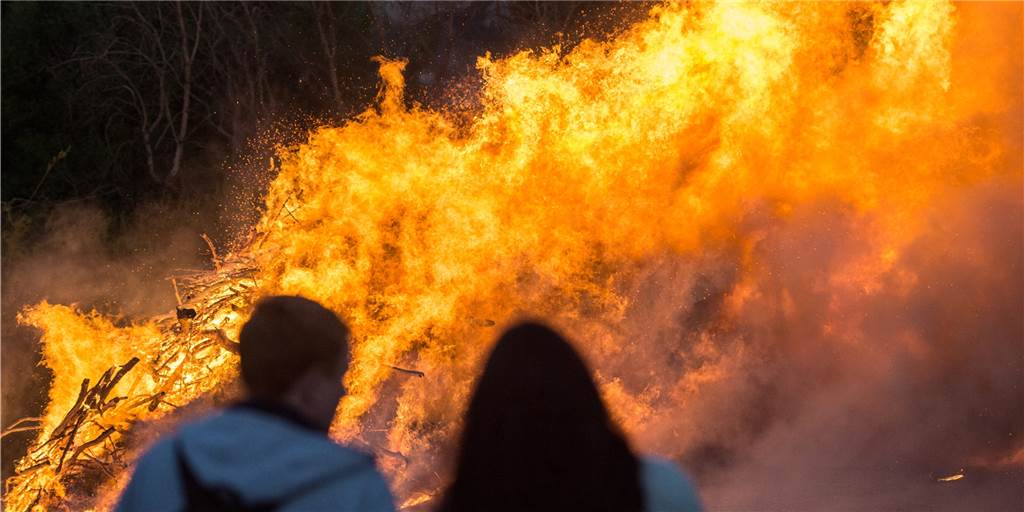 Nabu-Kritik: Osterfeuer sind für Tiere lebensgefährlich Osterfeuer sind beliebt, aber auch umstritten. Der Ahauser Rat soll jetzt über die künftige Genehmigungspraxis entscheiden.