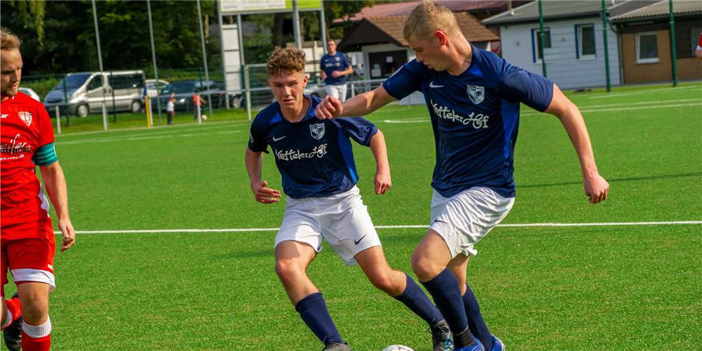 „Sehr unglücklich gespielt“: Lavesum verliert erstmals nach Trainerwechsel Fabio Kownatka (l.) und BW Lavesum mussten sich Fortuna Seppenrade II geschlagen geben.