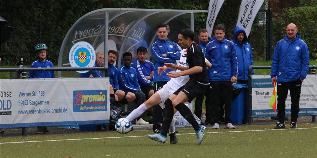 Hektik, Meckereien und Muskelriss - Remis im Duell der Reserve-Teams Hektik, Meckereien und Muskelriss - Remis im Duell der Reserve-Teams