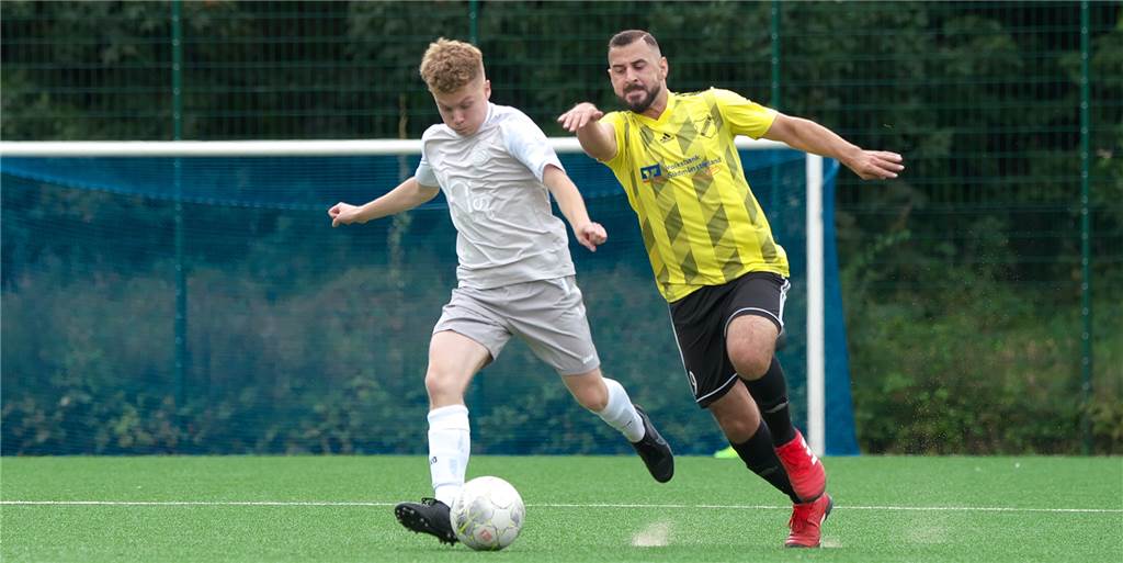 Sieg trotz „schlechtester Saisonleistung“: Flaesheim gewinnt ein „Handballspiel“ Lars Boermann (l.) und Concordia Flaesheim haben zwar gewonnen, doch mit der Leistung war Trainer Michael Onnebrink überhaupt nicht zufrieden.