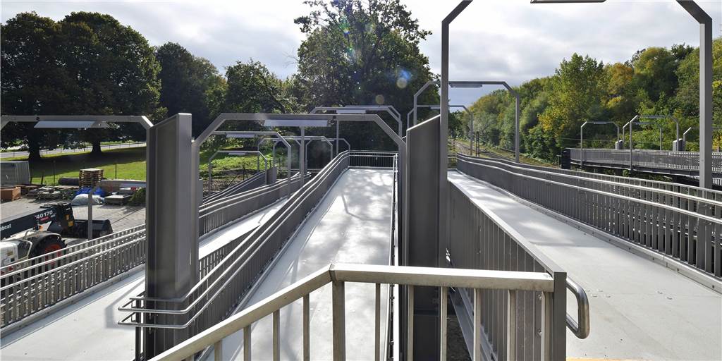 Marc Henrichmann erwartet Bundesmittel für Ausbau der Bahnstrecke Viele Jahre haben die Bahnkunden für eine Rampe am Bahnhof Capelle gekämpft, mittlerweile können auch Menschen mit Behinderungen die Gleise gut erreichen. Das noch länger umkämpfte 2. Gleis gibt es hingegen noch nicht.