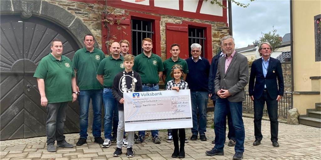 Gahlener Bürgerschützen spendeten 3.500 Euro für Flutopfer im Ahrtal Gahlener Bürgerschützen spendeten 3.500 Euro für Flutopfer im Ahrtal