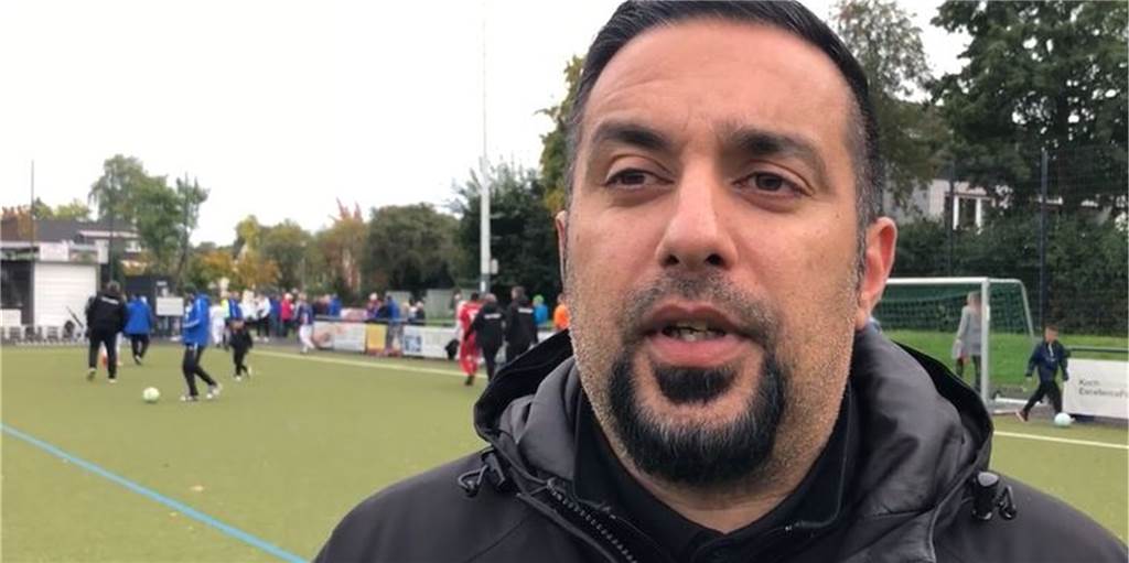 Video-Stimmen zum Spitzenspiel: Emre Aktas nimmt Stellung zur fehlenden Kara-Freigabe Emre Aktas vom VfL Kamen freute sich über den Sieg gegen SVF Herringen, aber vor allem über die läuferische Topleistung.