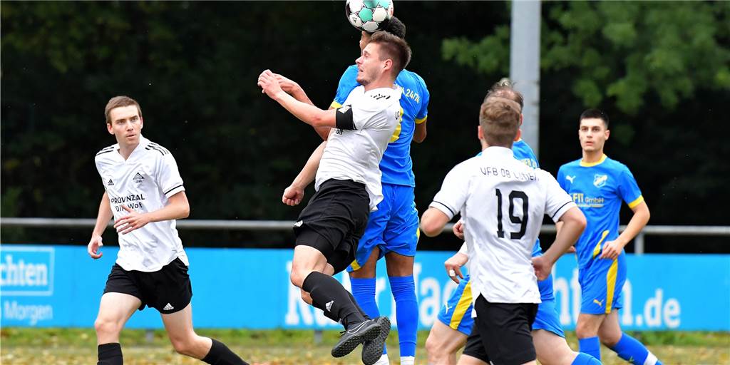 Insgesamt 94 Bilder: Das Lüner Sport-Wochenende mit Derby-Emotionen und Handball-Power Die SG Gahmen konnte sich im Derby gegen den VfB Lünen deutlich mit 4:0 durchsetzen.