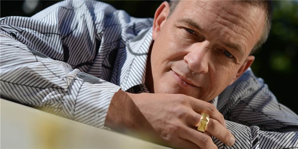 Castrop-Rauxeler Matthias Grosche steht im „Michelin des Kunsthandwerks“ Matthias Grosche führt in dritter Generation das Juwelier-Geschäft, er selbst ist außerdem Goldschmiedemeister und hat seit 2006 das Galeriehaus an der Karlstraße.