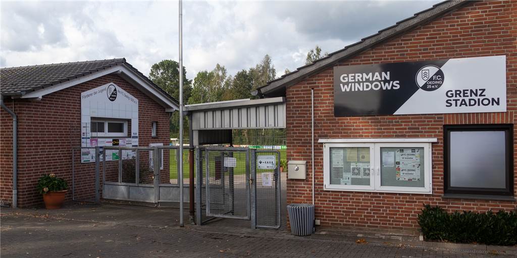 Mit 20.000 Euro vom Land: FC Oeding baut neues Kühlhaus am Clubheim Im Stadion an der Grenze kann der FC Oeding schon bald einen weiteren Baustein der Renovierungsmaßnahme am Clubheim setzen. Der Kühlcontainer wird auch einen Neubau ersetzt.