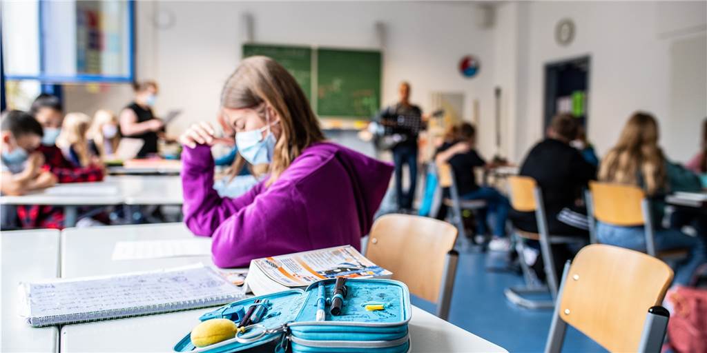 Schule ohne Maskenpflicht? „Bitte nicht direkt nach den Herbstferien“ Mit Maske im Unterricht – gehört das bald der Vergangenheit an?