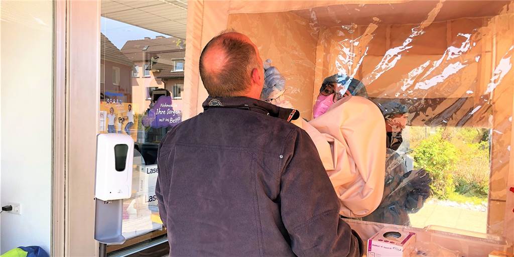 Apotheke schließt Testzelt: Aufregende Monate mit „einigen Stinkstiefeln“ Nach einem halben Jahr hat das Corona-Testzelt ausgedient. Hinter dem Dortmunder Apotheker-Paar und seinen Mitarbeitern liegen turbulente Zeiten.