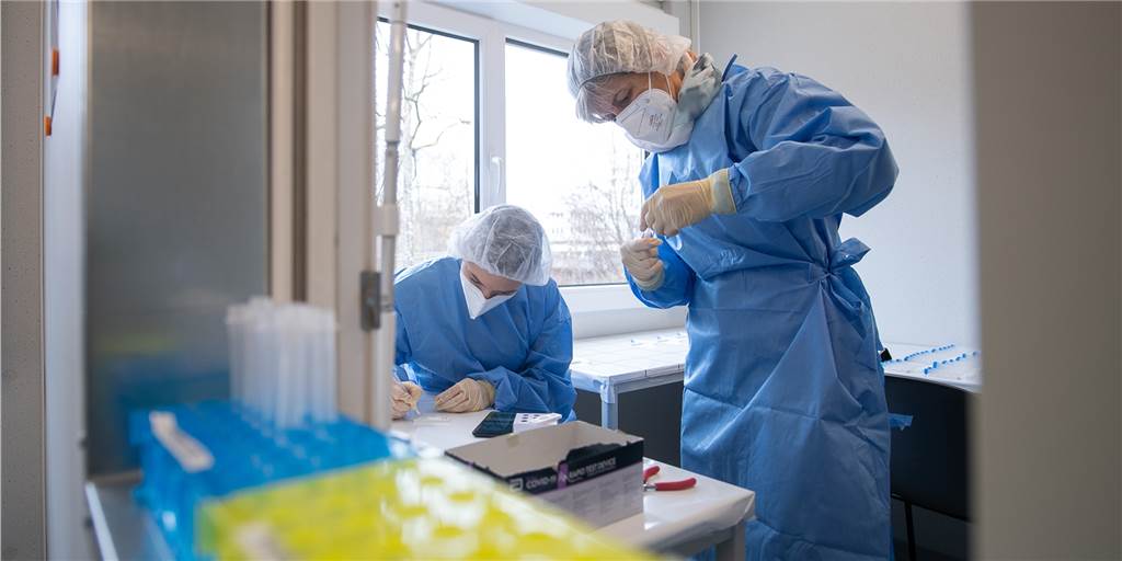 Was kosten Corona-Schnelltests ab Montag in Dortmund? Laut der neuen Corona-Testverordnung müssen Schnelltests ab kommenden Montag selbst bezahlt werden (Symbolbild)