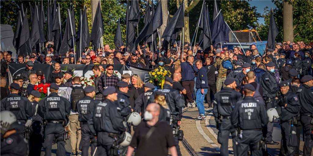 Neonazi-Demo: Knapp 500 Rechtsextremisten zogen durch Dortmund Neonazi-Demo: Knapp 500 Rechtsextremisten zogen durch Dortmund
