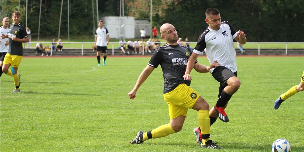 Serie gerissen: Nach vier Siegen verliert SC Capelle beim Kellerkind Alexander Reher (l.) feierte bei der Capelle-Niederlage erneut sein Comeback.