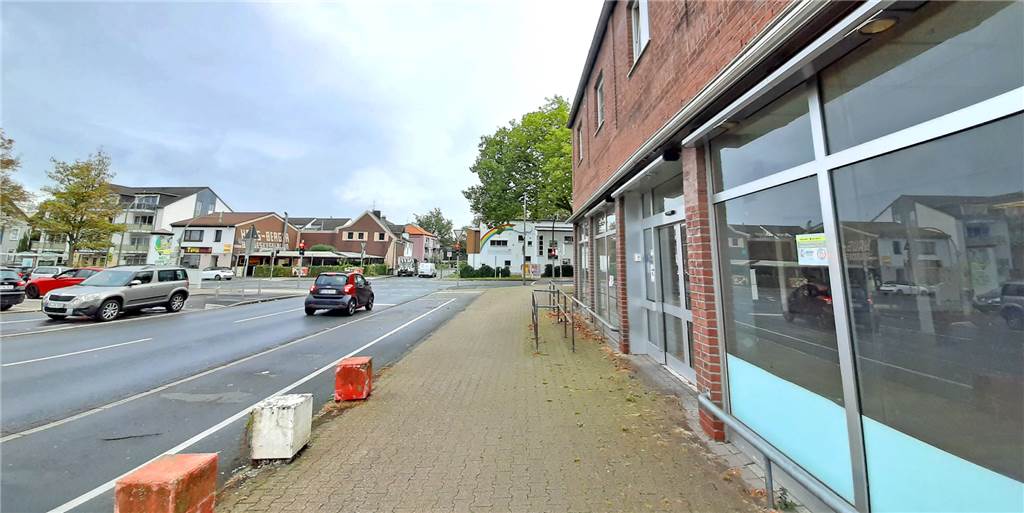Rewe-Nachfolger an der Overgünne: Eigentümer verbreitet Zuversicht Nächsten Monat jährt sich die Schließung des Rewe-Marktes an der Overgünne zum ersten Mal. Hinter den Kulissen wird mit potentiellen Nachmietern verhandelt, sagt der Eigentümer des Gebäudes.
