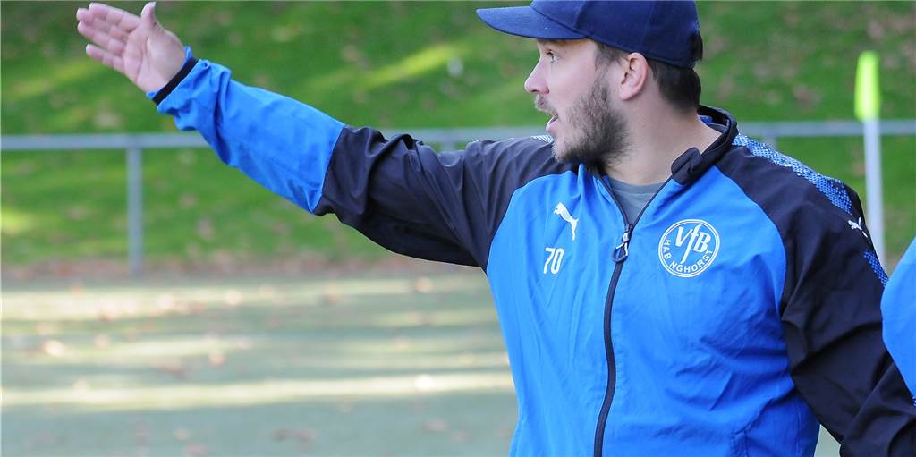 VfB-Trainer Olschewski leidet im Urlaub mit seinem Team - und schießt auf Facebook gegen den Schiri VfB-Trainer Marc Olschewski sah die 0:2-Niederlage seiner Mannschaft beim FC Frohlinde II auf dem Laptop an der Ostsee.