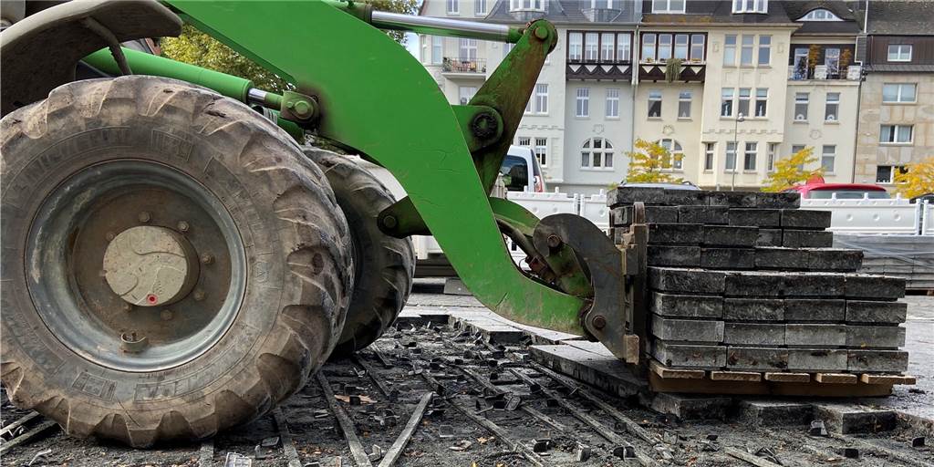 EUV macht außergerichtlichen „Deal“ wegen des kaputten Marktpflasters Anfang November sollen die neuen Pflastersteine entlang des Castroper Marktplatzes liegen.