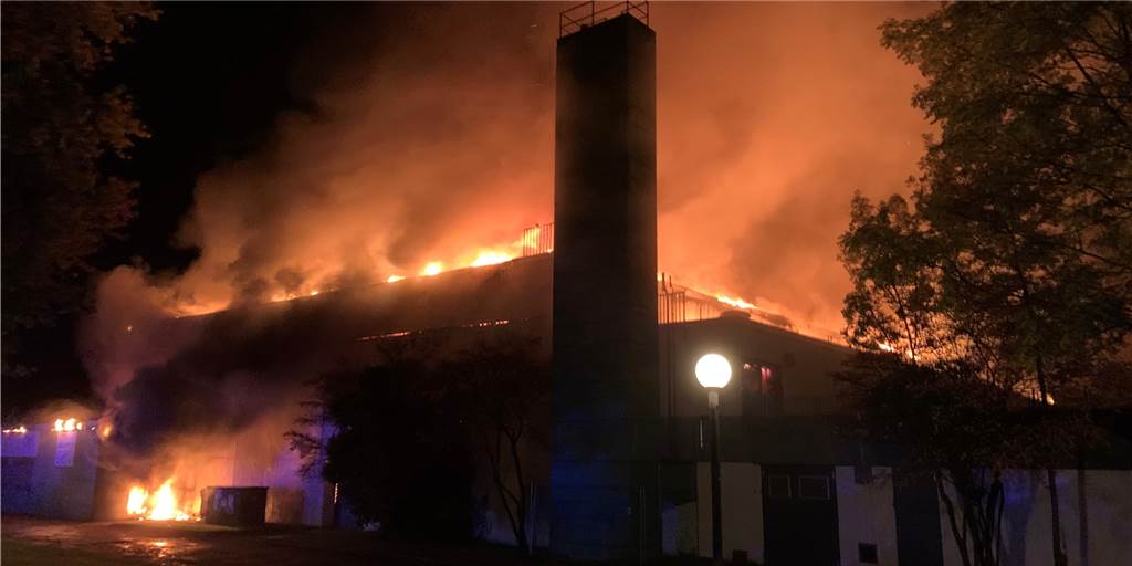 Sporthallen-Brand: Zwei Vereine aus dem Kreis trifft es besonders hart Schon beim Eintreffen der Feuerwehr an der Mehrzweck-Sporthalle der Ingeborg-Drewitz-Gesamtschule in Gladbeck gab es nichts mehr zu retten.