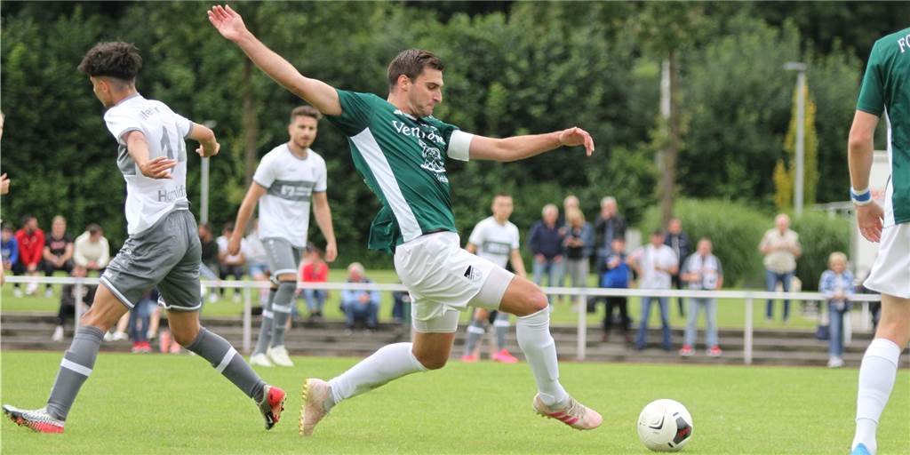 Gesperrter Kapitän mit Liebeserklärung: „Ich werde für immer beim FC Nordkirchen bleiben“ Nils Venneker (r.) fehlt aktuell noch gesperrt.