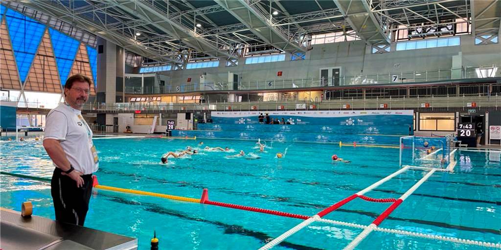 Lüner Chefarzt im WM-Kader: Mediziner verarztet U-20-Wasserballerinnen Hat die deutschen Wasserballerinnen bei der Weltmeisterschaft in Israel immer im Blick: Priv.-Doz. Dr. Christian Müller-Mai, Chefarzt des Klinikums Lünen, ist Teamarzt der Sportlerinnen.