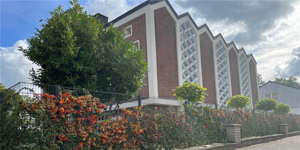 Moschee-Pläne: Anwohner sorgen sich ums Parken, Facebooker ums große Ganze In diesem Gebäude war mal die Neuapostolische Kirche von Habinghorst. Es war still darum geworden, was hier einmal passieren soll. Nun regten sich Moschee-Pläne und eine erwartbare Debatte darüber.