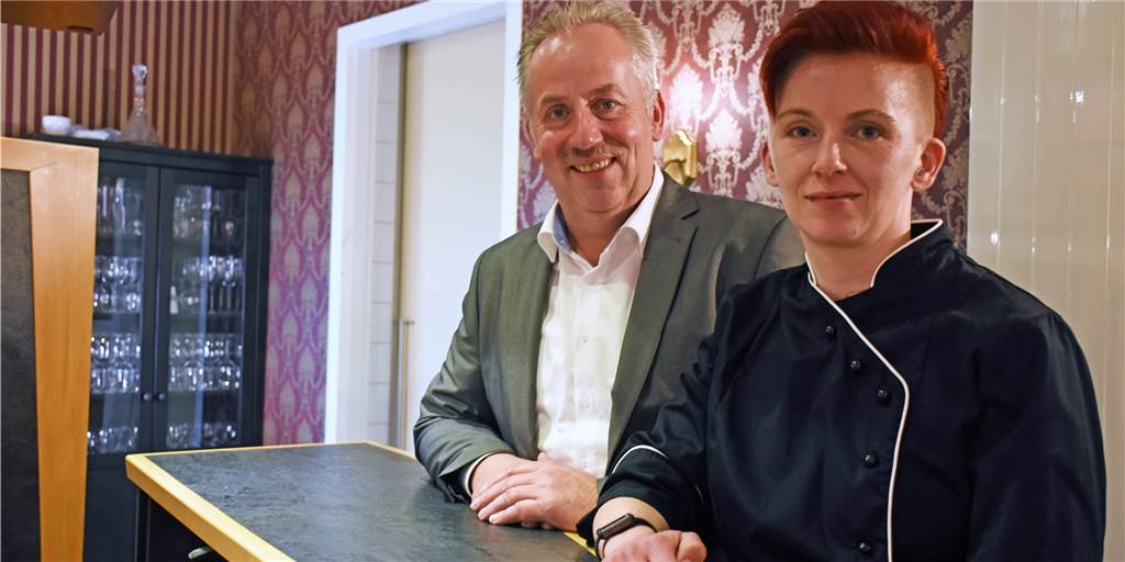 Westfälisch genießen geht auch ohne Zwiebelfleisch und Herrencreme Inhaber Peter Geusendam und Küchenchefin Tina Elsbernd-Straube wollen zeigen, dass man auch ohne Zwiebelfleisch und Herrencreme westfälisch genießen kann.